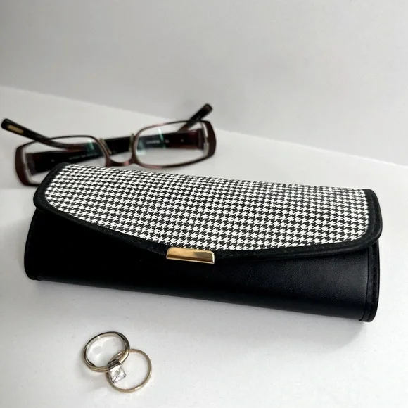 Hato Hasi | Accessories | Black White Houndstooth Eyeglasses  display picture 2